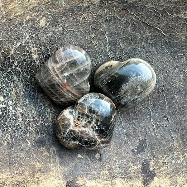 maansteen zwart hartje edelstenen mineralen winkel