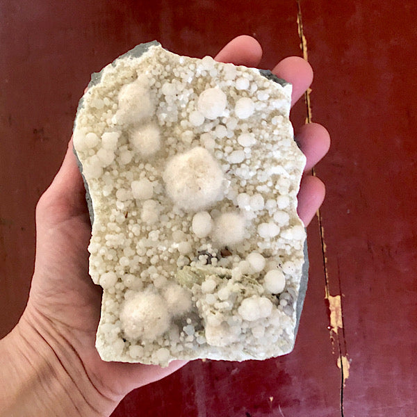 okeniet schatkamer bolletjes naaldjes kristallen wit grijs