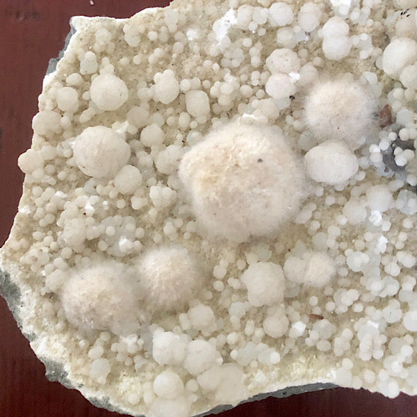 okeniet schatkamer bolletjes naaldjes kristallen wit grijs