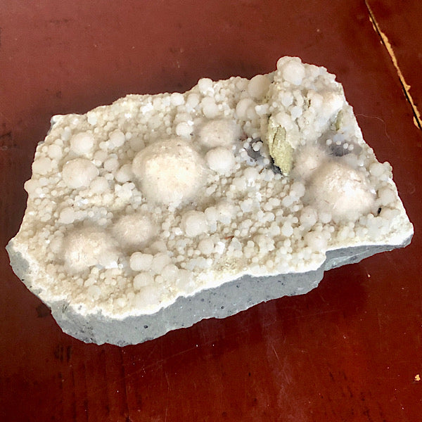 okeniet schatkamer bolletjes naaldjes kristallen wit grijs