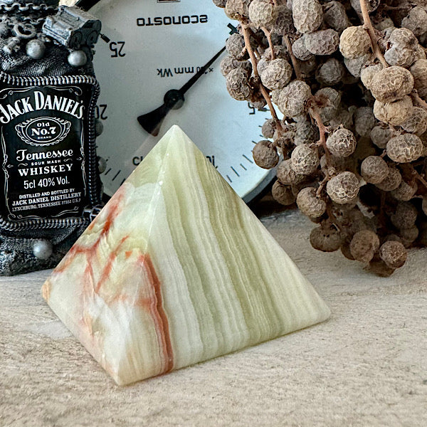 onyx aragoniet calciet marmer nr1 gepolijst piramide edelstenen mineralen winkel