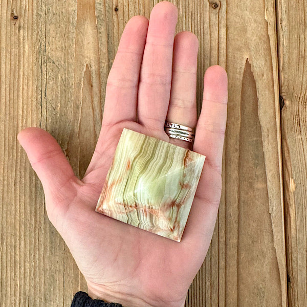 onyx aragoniet calciet marmer nr1 gepolijst piramide edelstenen mineralen winkel