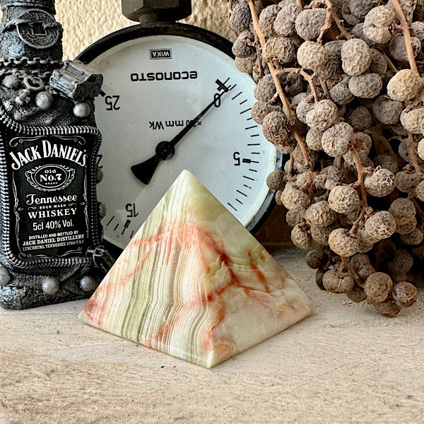 onyx aragoniet calciet marmer nr1 gepolijst piramide edelstenen mineralen winkel