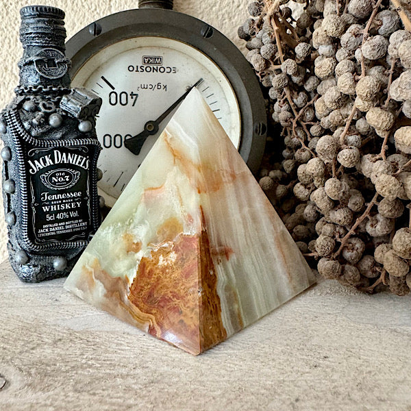 onyx aragoniet calciet marmer nr2 gepolijst piramide edelstenen mineralen winkel