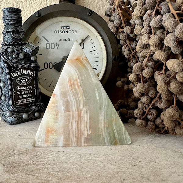 onyx aragoniet calciet marmer nr2 gepolijst piramide edelstenen mineralen winkel