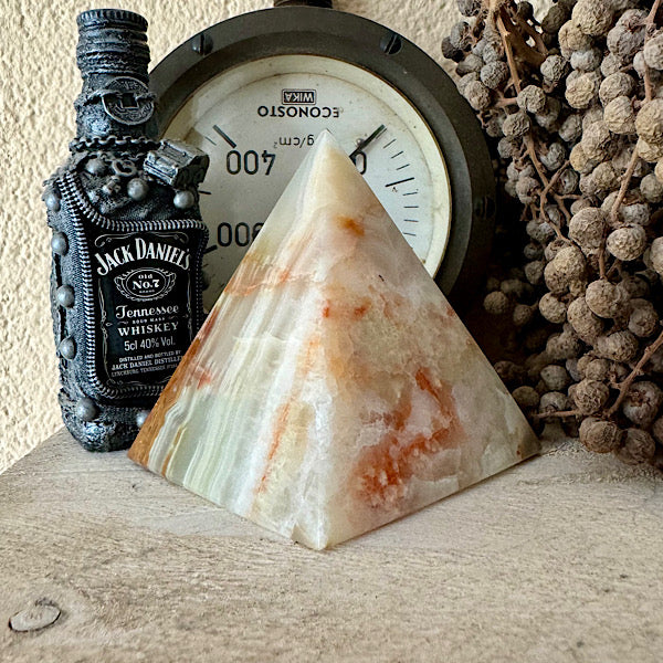 onyx aragoniet calciet marmer nr2 gepolijst piramide edelstenen mineralen winkel