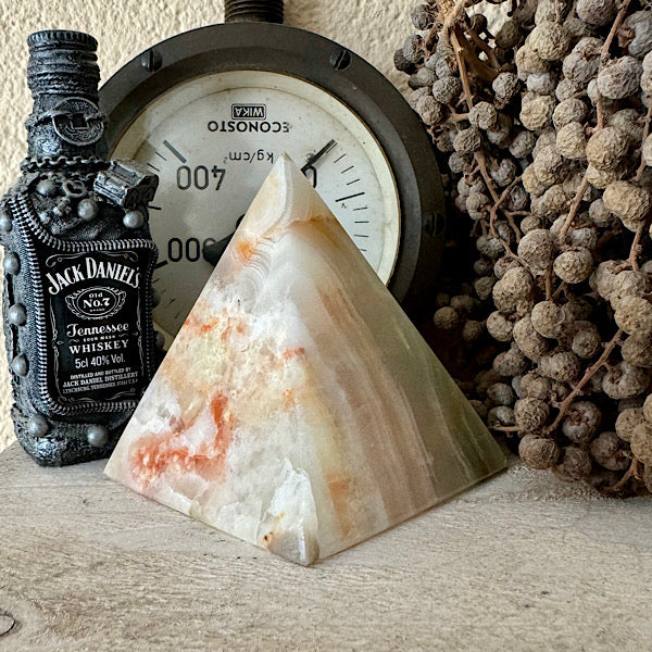 onyx aragoniet calciet marmer nr2 gepolijst piramide edelstenen mineralen winkel