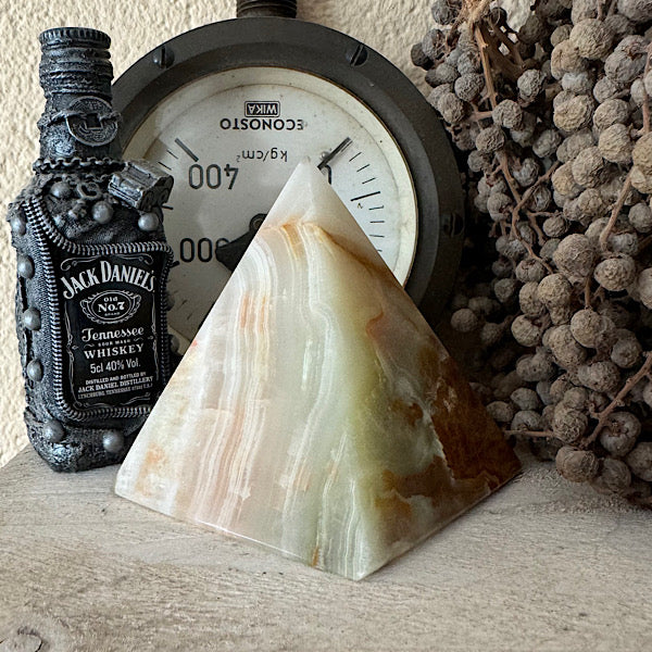 onyx aragoniet calciet marmer nr2 gepolijst piramide edelstenen mineralen winkel