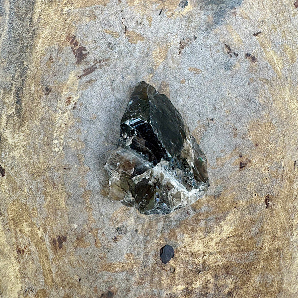 rookkwarts ruw brokje donker zwart edelstenenmineralenwinkel