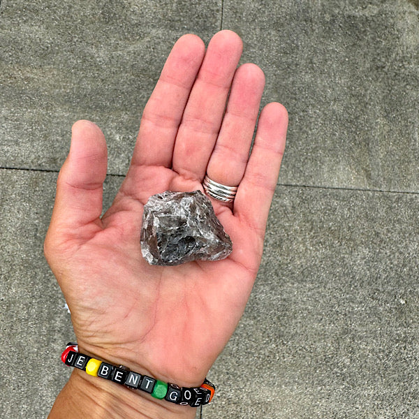 rookkwarts ruw brokje donker zwart edelstenenmineralenwinkel