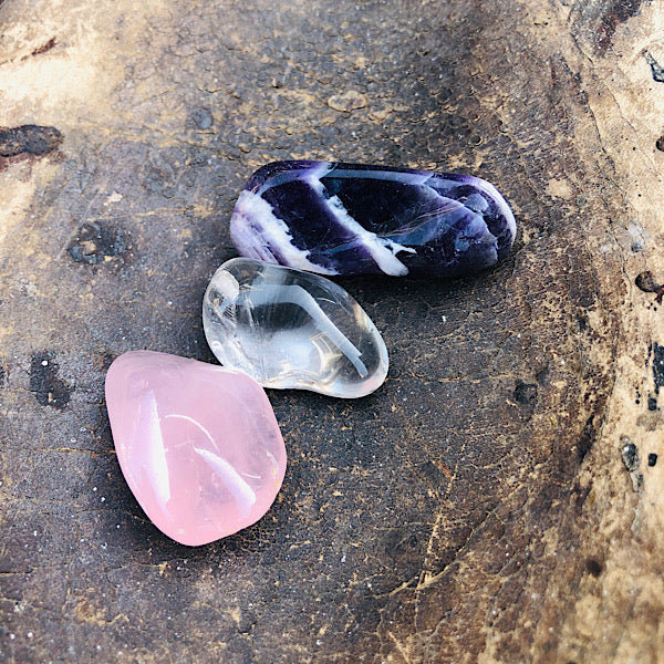 rozekwarts rozenkwarts chevron amethist bergkristal de gouden driehoek nr2 mineralen