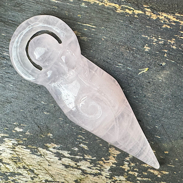 rozekwarts rozenkwarts godin gaia moeder aarde gepolijst sieraad beeldje edelstenenmineralenwinkel.nl