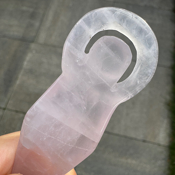 rozekwarts rozenkwarts godin gaia moeder aarde gepolijst sieraad beeldje