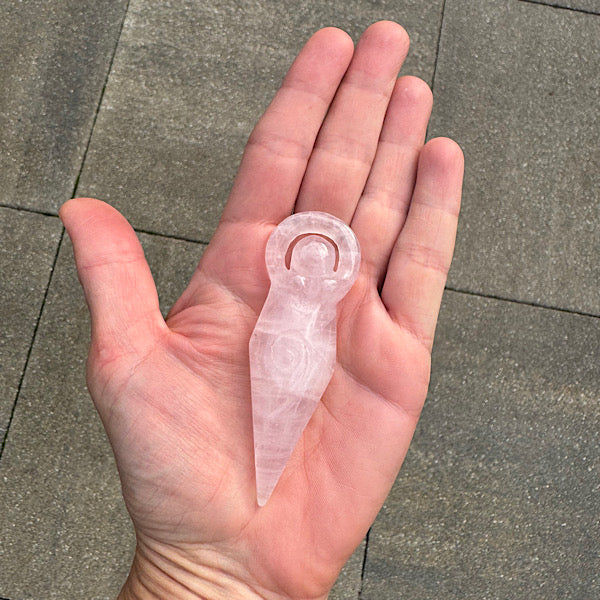 rozekwarts rozenkwarts godin gaia moeder aarde gepolijst sieraad beeldje