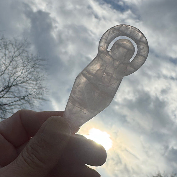 rozekwarts rozenkwarts godin gaia moeder aarde gepolijst sieraad beeldje