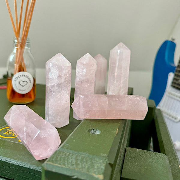 rozekwarts rozenkwarts obelisk gepoljst edelstenen mineralen winkel