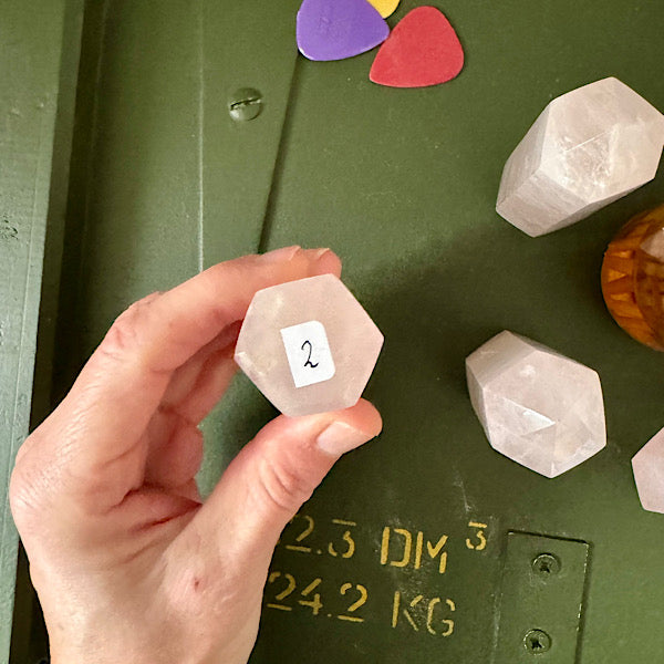 rozekwarts rozenkwarts obelisk gepoljst edelstenen mineralen winkel