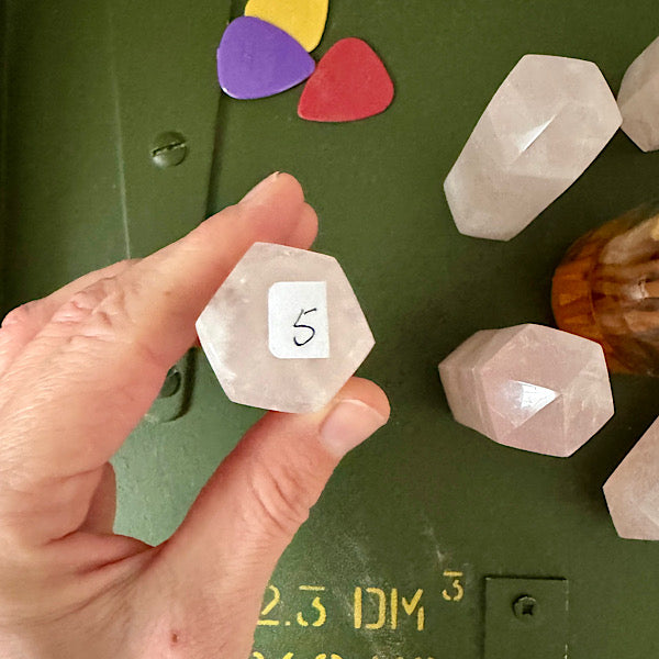 rozekwarts rozenkwarts obelisk gepoljst edelstenen mineralen winkel