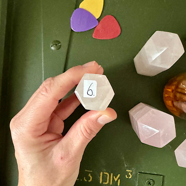 rozekwarts rozenkwarts obelisk gepoljst edelstenen mineralen winkel