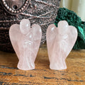 twee roze rozekwarts engeltjes gepolijst klein 4 cm hoog 