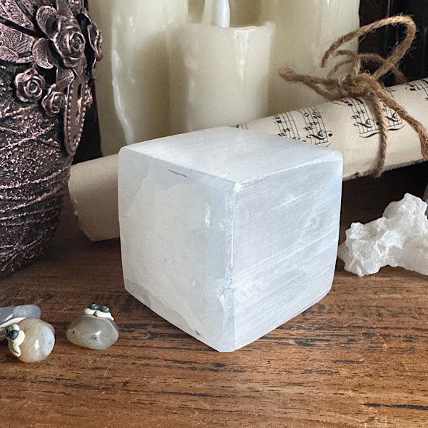 seleniet kubus satijnspaat edelstenenmineralenwinkel.nl