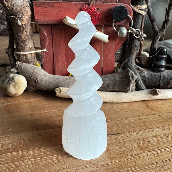 seleniet spiraal klein satijnspaat edelstenenmineralenwinkel.nl