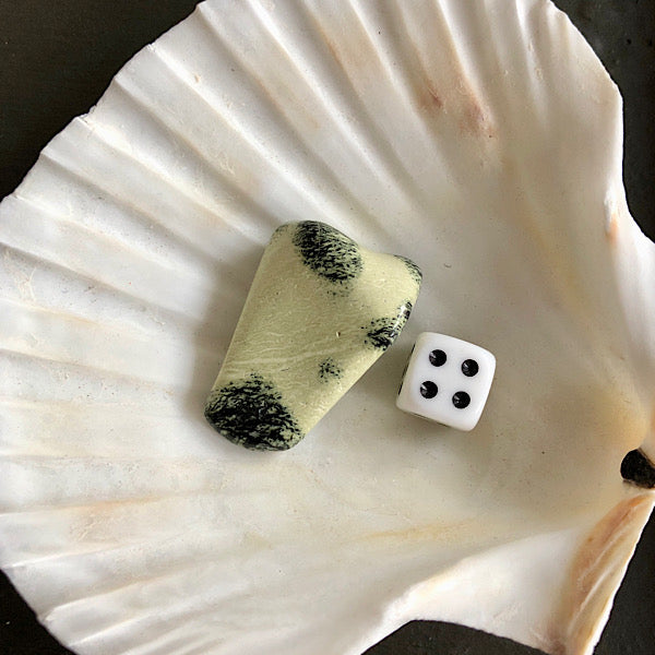 serpentijn trommelsteen mineralen luipaard