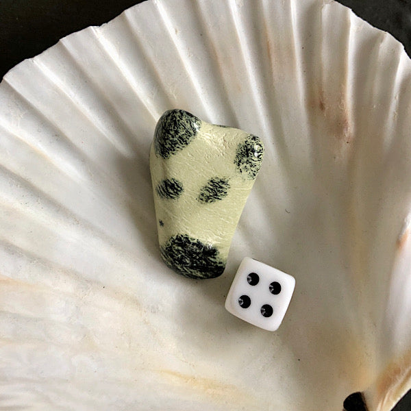 serpentijn trommelsteen mineralen luipaard