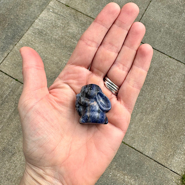 sodaliet Gepolijst Konijntje nr2 diertje figuurtje edelstenenmineralenwinkel