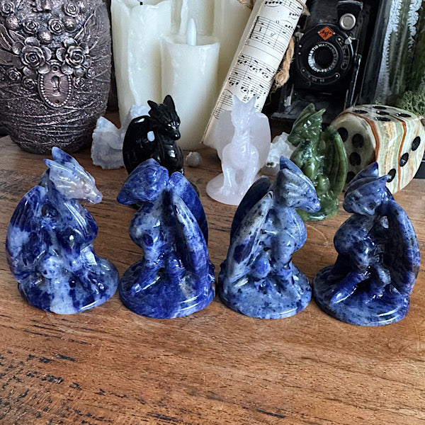 sodaliet draken beeldje gepolijst