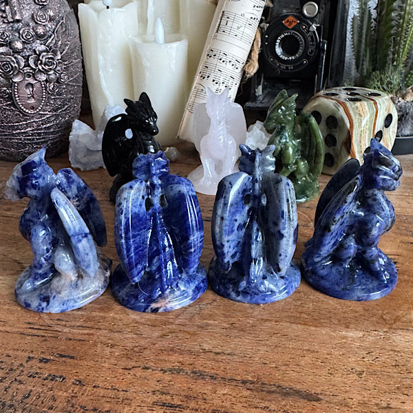 sodaliet draken beeldje gepolijst