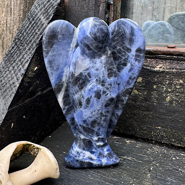 sodaliet engel gepolijst boodschapper lapis lazuli edelstenenmineralenwinkel.nl