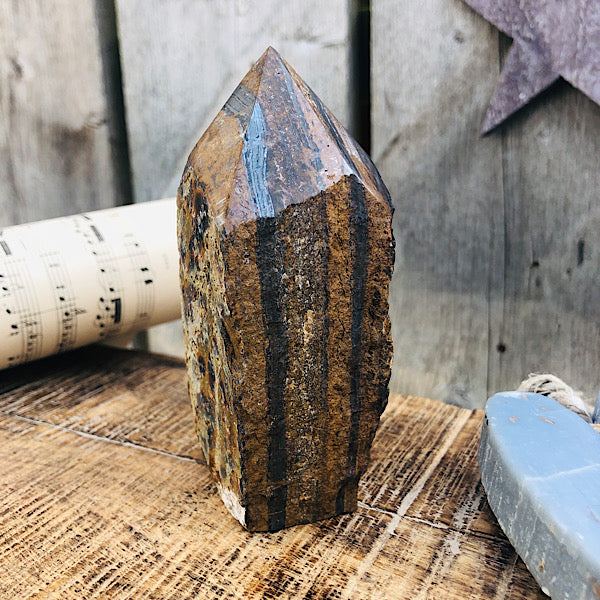 tijgerijzer ruw punt gepolijst generator obelisk nr2 mineralen tijgeroog valkenoog stierenoog