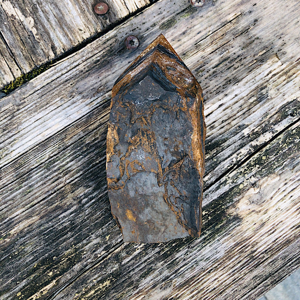 tijgerijzer ruw punt gepolijst generator obelisk nr2 mineralen tijgeroog valkenoog stierenoog