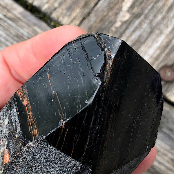 toermalijn schörl hematiet generator punt ruw gepolijst nr2 mineralen obelisk