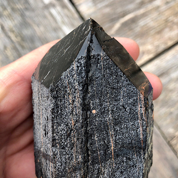 toermalijn schörl hematiet generator punt ruw gepolijst nr2 mineralen obelisk