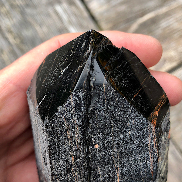 toermalijn schörl hematiet generator punt ruw gepolijst nr2 mineralen obelisk