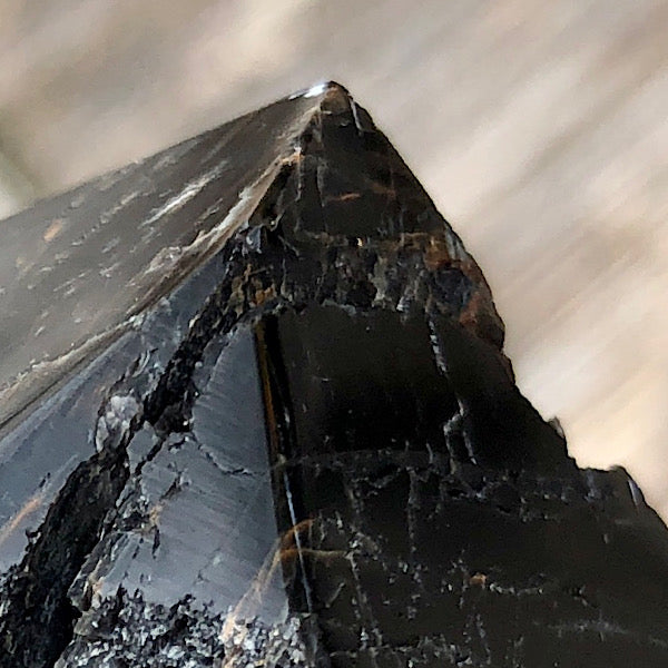 toermalijn schörl hematiet generator punt ruw gepolijst nr2 mineralen obelisk