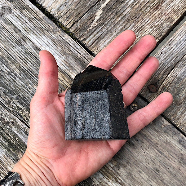 toermalijn schörl hematiet generator punt ruw gepolijst nr2 mineralen obelisk