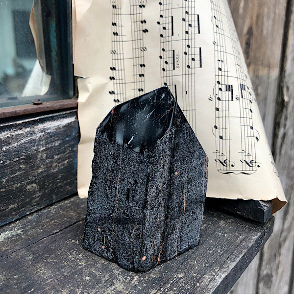 toermalijn schörl hematiet generator punt ruw gepolijst nr2 mineralen obelisk