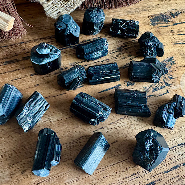 toermalijn zwart ruw gekristalleerd stukje Brazilië