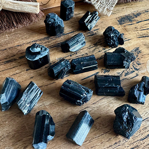 toermalijn zwart ruw gekristalleerd stukje Brazilië