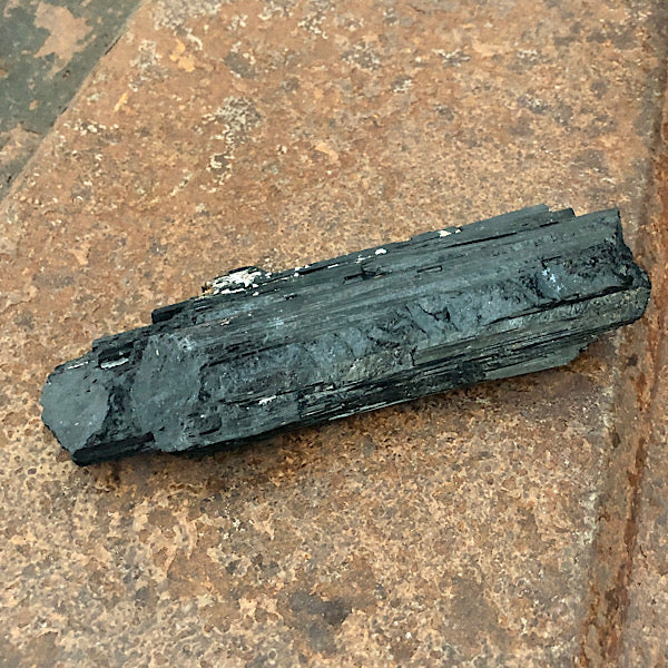 toermalijn zwart ruw schörl stuk energie electro smog