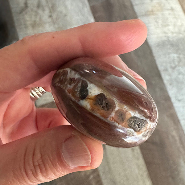 versteend hout B hand zak steen gepolijst